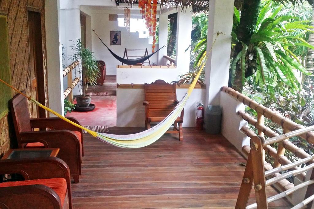 Bamboo Bungalows Resthouse Balabag  Rom bilde