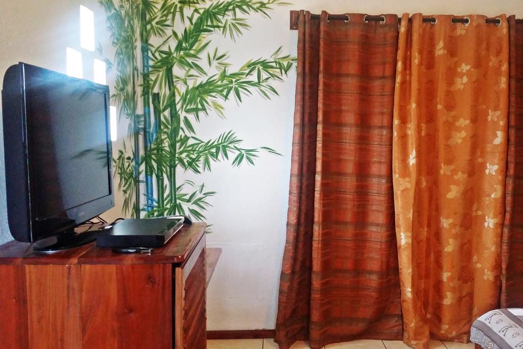 Bamboo Bungalows Resthouse Balabag  Rom bilde