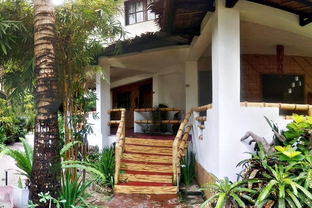 Bamboo Bungalows Resthouse Balabag  Rom bilde