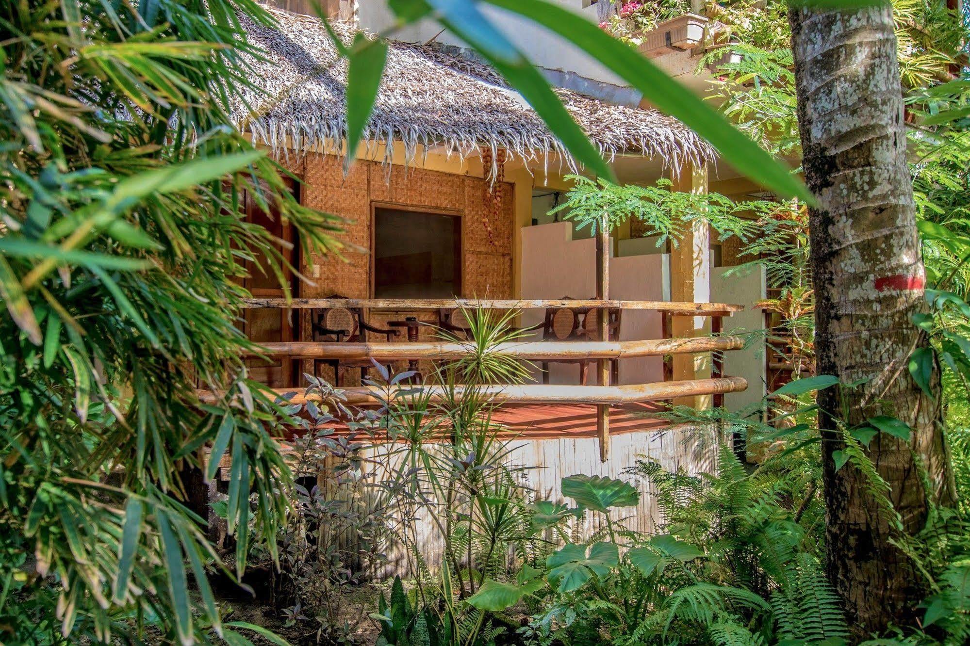 Bamboo Bungalows Resthouse Balabag  Eksteriør bilde