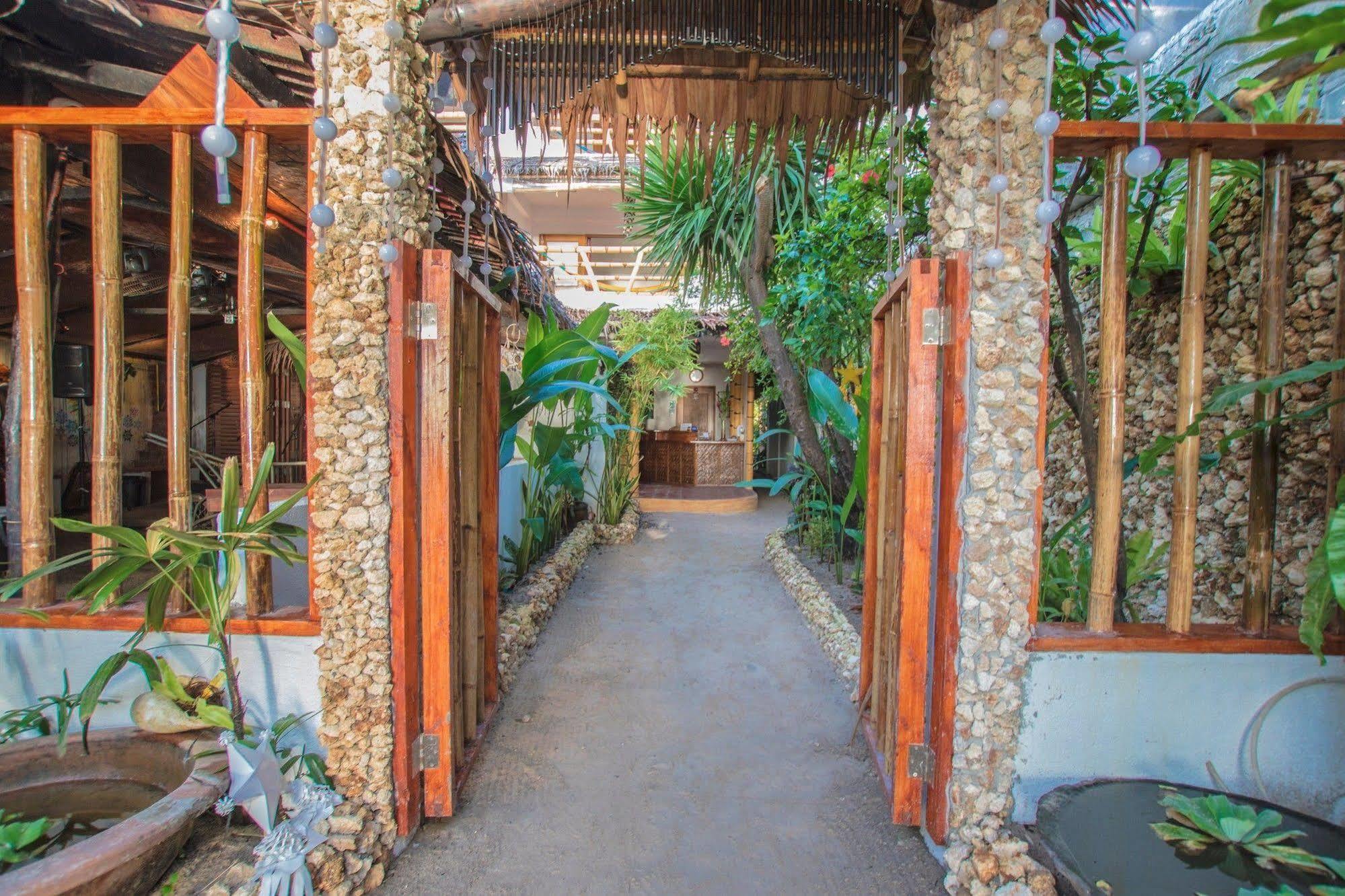 Bamboo Bungalows Resthouse Balabag  Eksteriør bilde